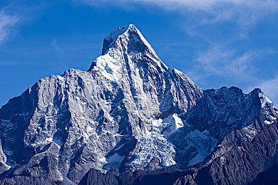 恐怖新游《Gore Doctor》上架steam 逃离邪恶医生